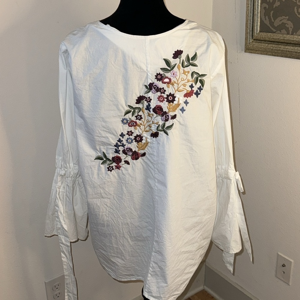 New Leaf embroidered Boho V neck White Long sleeves‎ ties Sz 1X